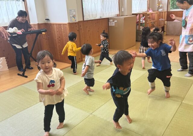 リトミック楽しいね！