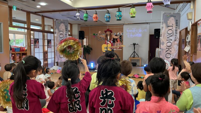 ♪エレキギターの音色に大興奮！笑顔あふれる音楽ライブ♪